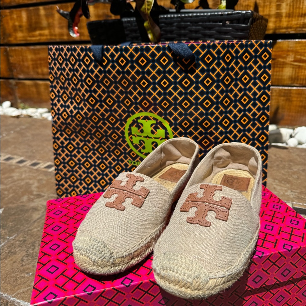 Tory Burch, Weston Flat espadrilles. Size 6.5. Tan/Gold